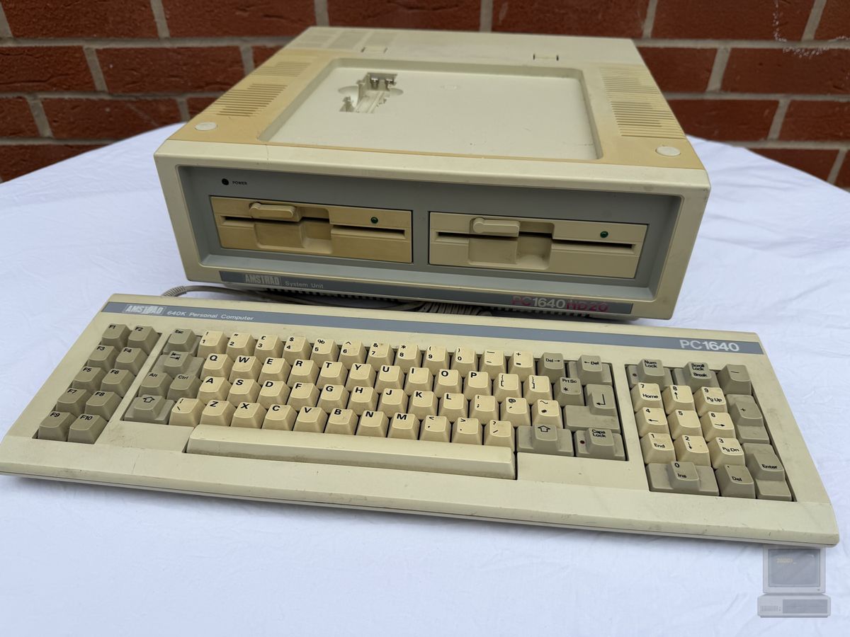 Amstrad PC1640, photograph 1 of 10