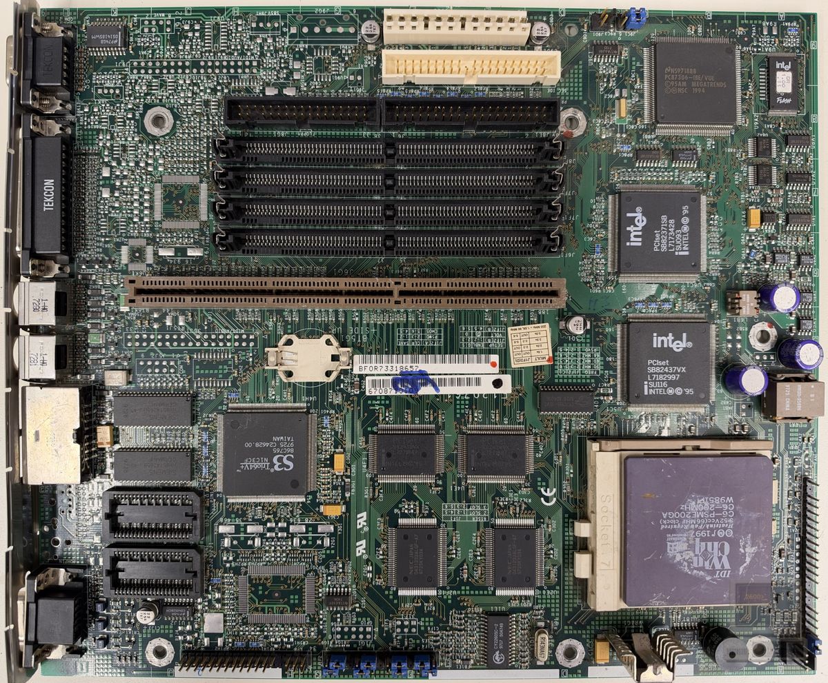 Packard Bell PB 655546-001, photograph 1 of 4